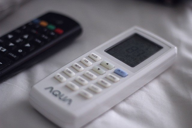 remote-control-4806496_640 instalación del sistema de climatización central